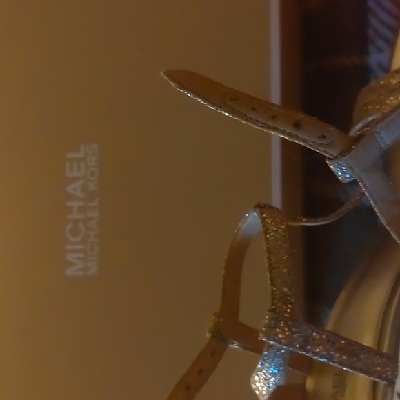 Michael kors silver heels size 7.5 - Picture 2 of 7